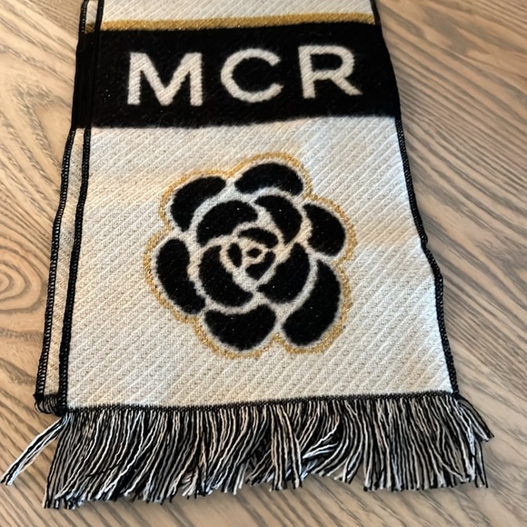 Chanel scarf from the Metiers 2024 collection - Picture 3 of 4